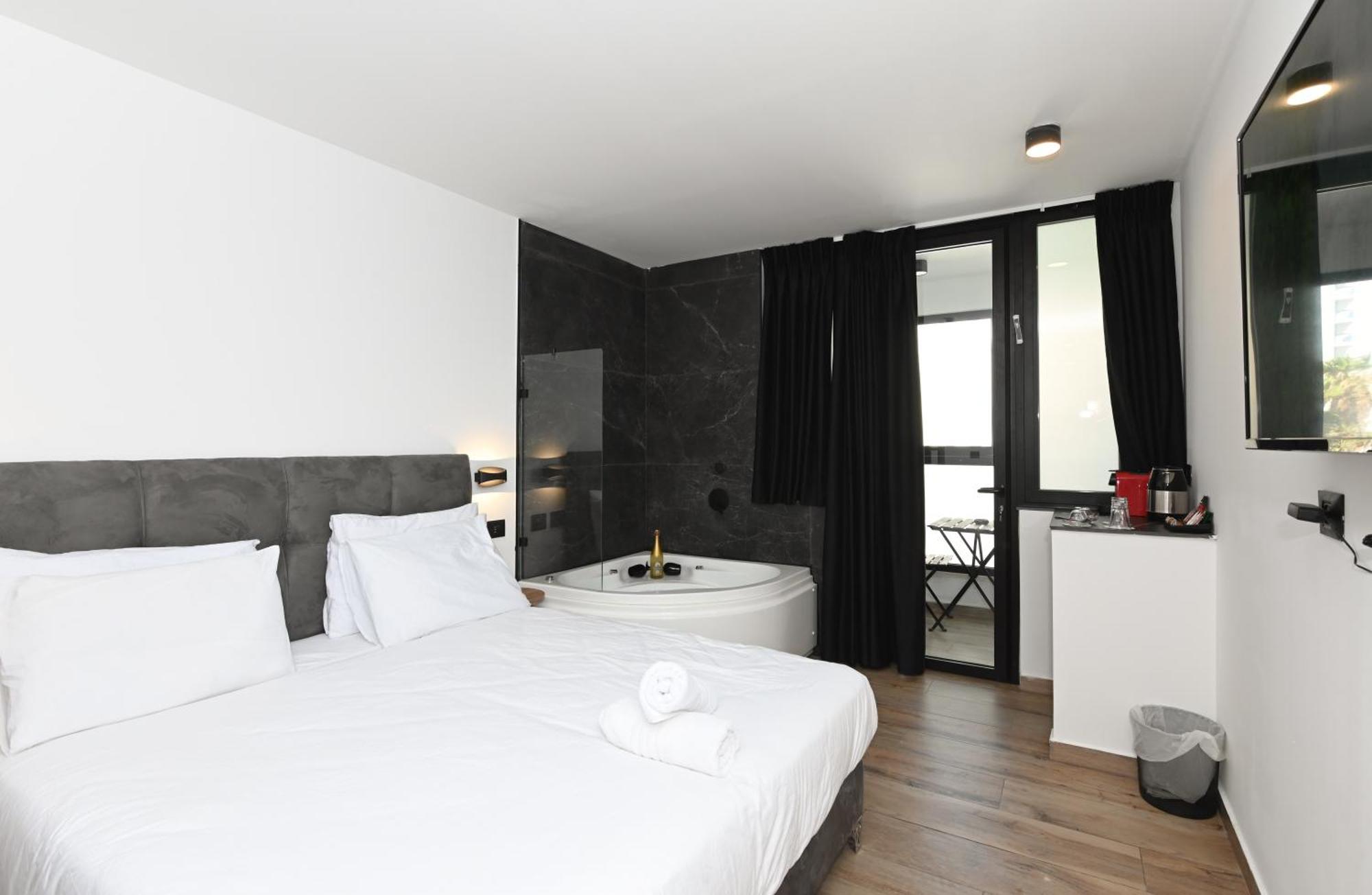Selfie'S Boutique Hotel Tiberiade Esterno foto